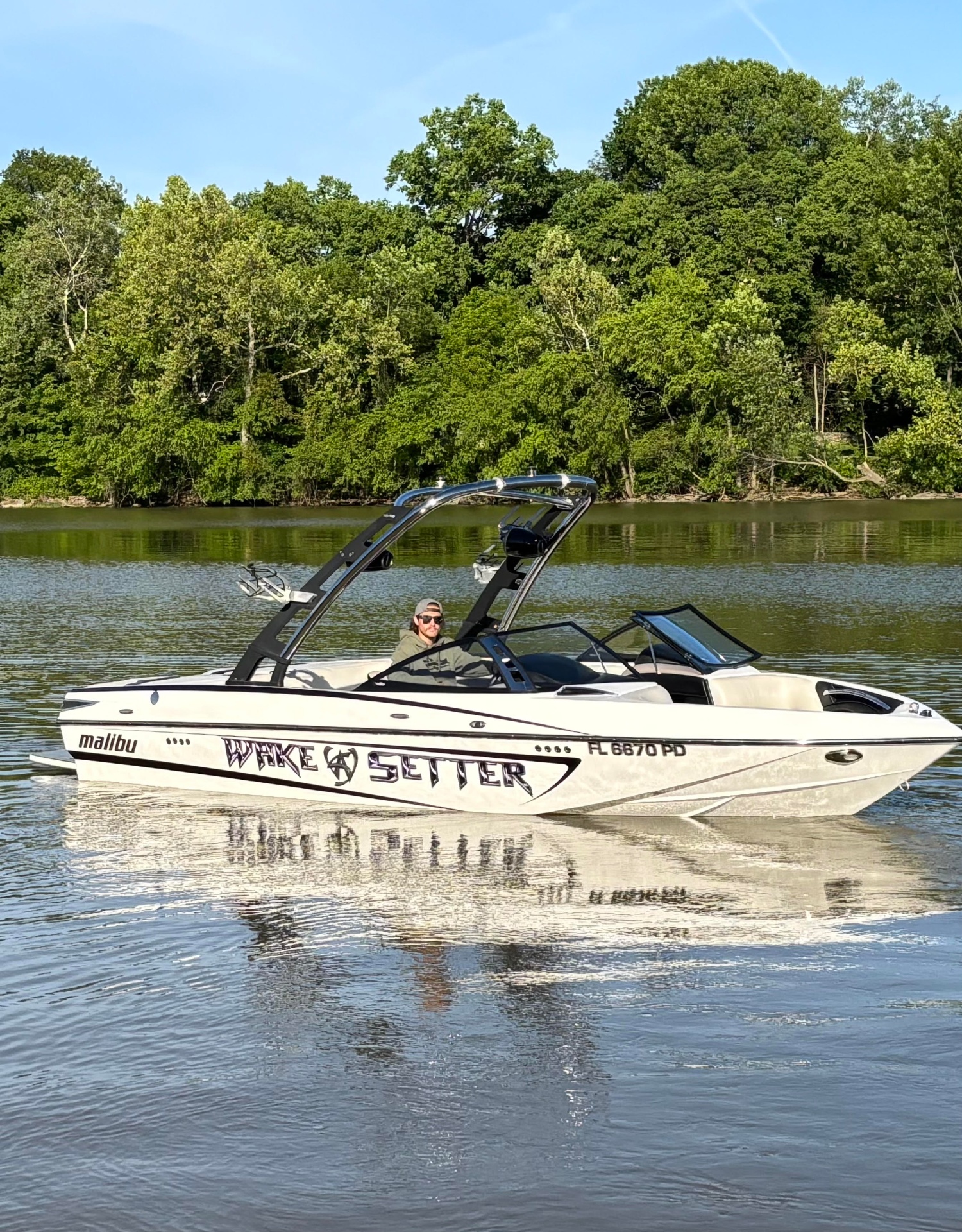 White Malibu Wakesetter 23 LSV